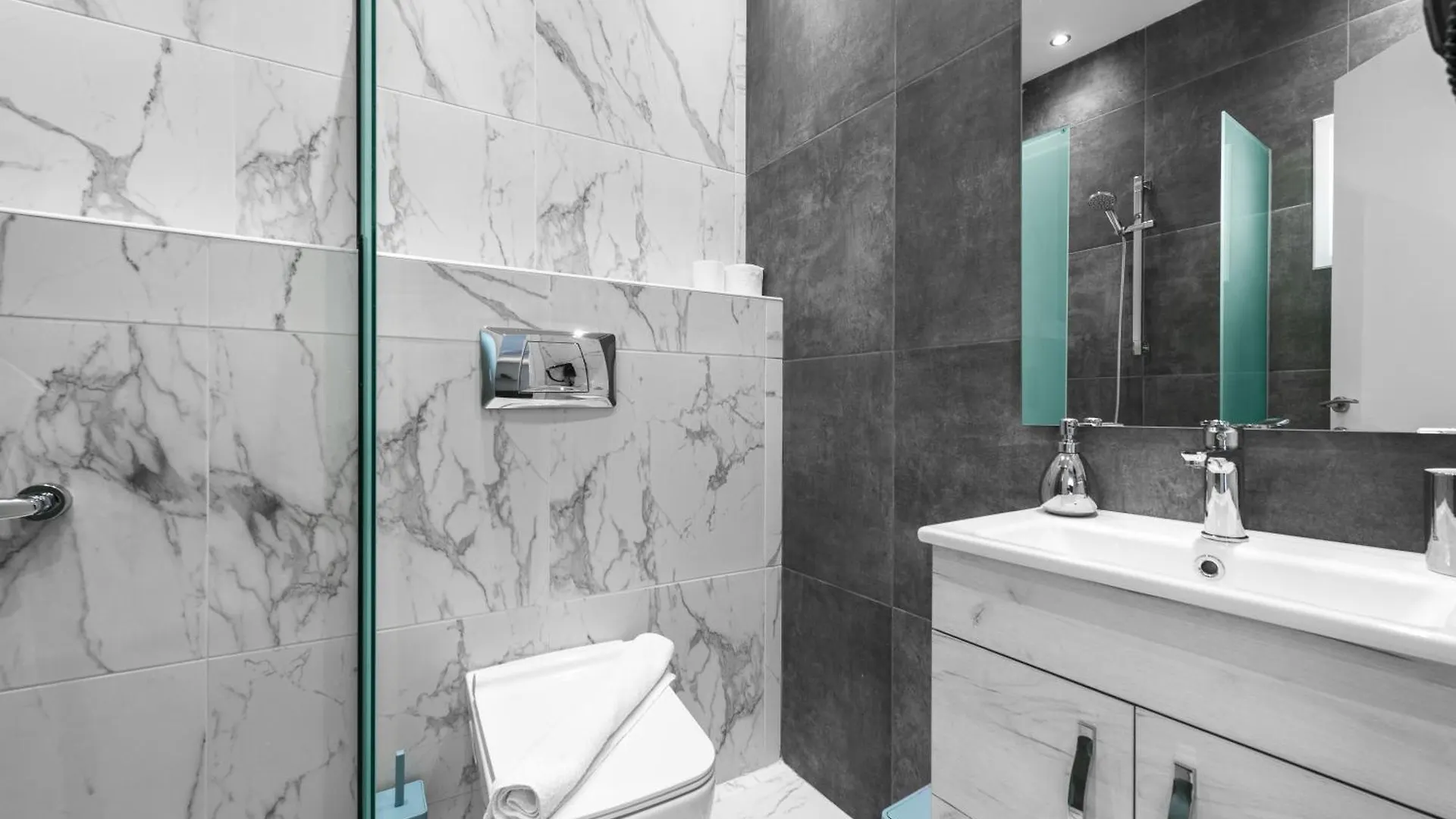Denizen Studios And Apartments, Nilie Hospitality Mgmt Thessaloniki Apartment